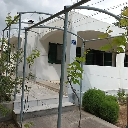 ヴィラ Apartman Maka Kučiće